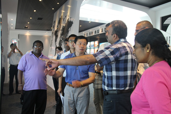 1482825549965840.jpg 亞歐友人來我公司考察.JPG